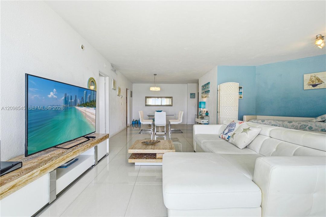 For Sale: $530,000 (1 beds, 1 baths, 1070 Square Feet)