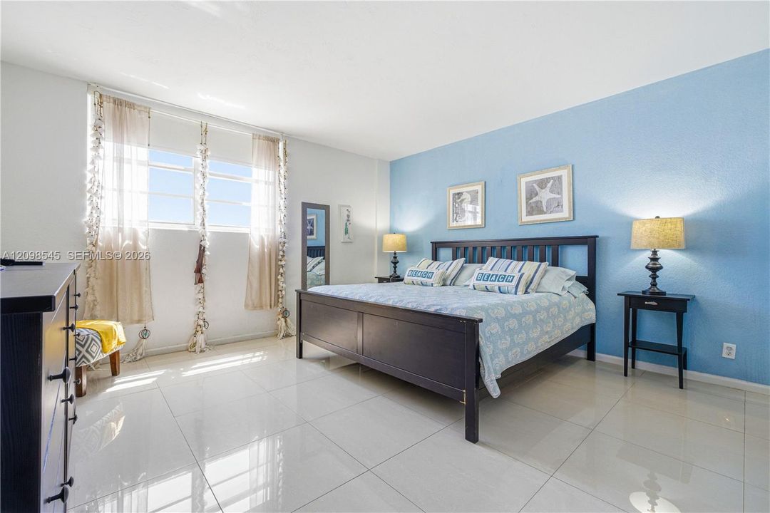 For Sale: $530,000 (1 beds, 1 baths, 1070 Square Feet)