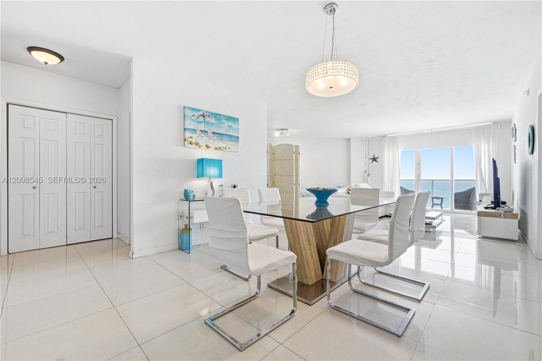 For Sale: $530,000 (1 beds, 1 baths, 1070 Square Feet)