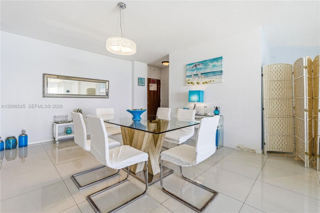 For Sale: $530,000 (1 beds, 1 baths, 1070 Square Feet)
