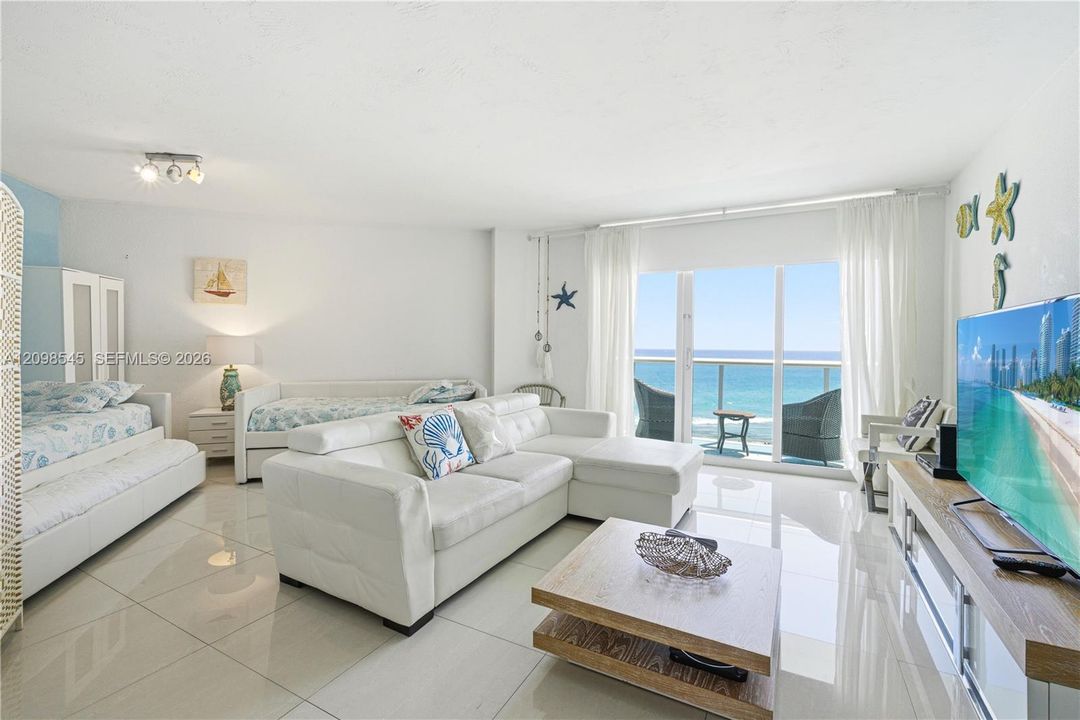 For Sale: $530,000 (1 beds, 1 baths, 1070 Square Feet)