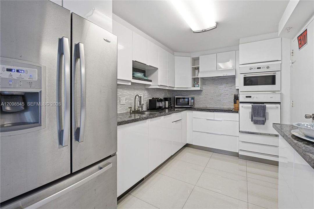 For Sale: $530,000 (1 beds, 1 baths, 1070 Square Feet)