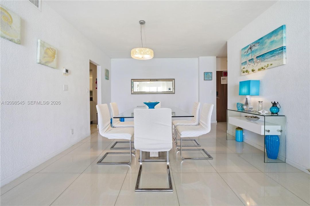 For Sale: $530,000 (1 beds, 1 baths, 1070 Square Feet)
