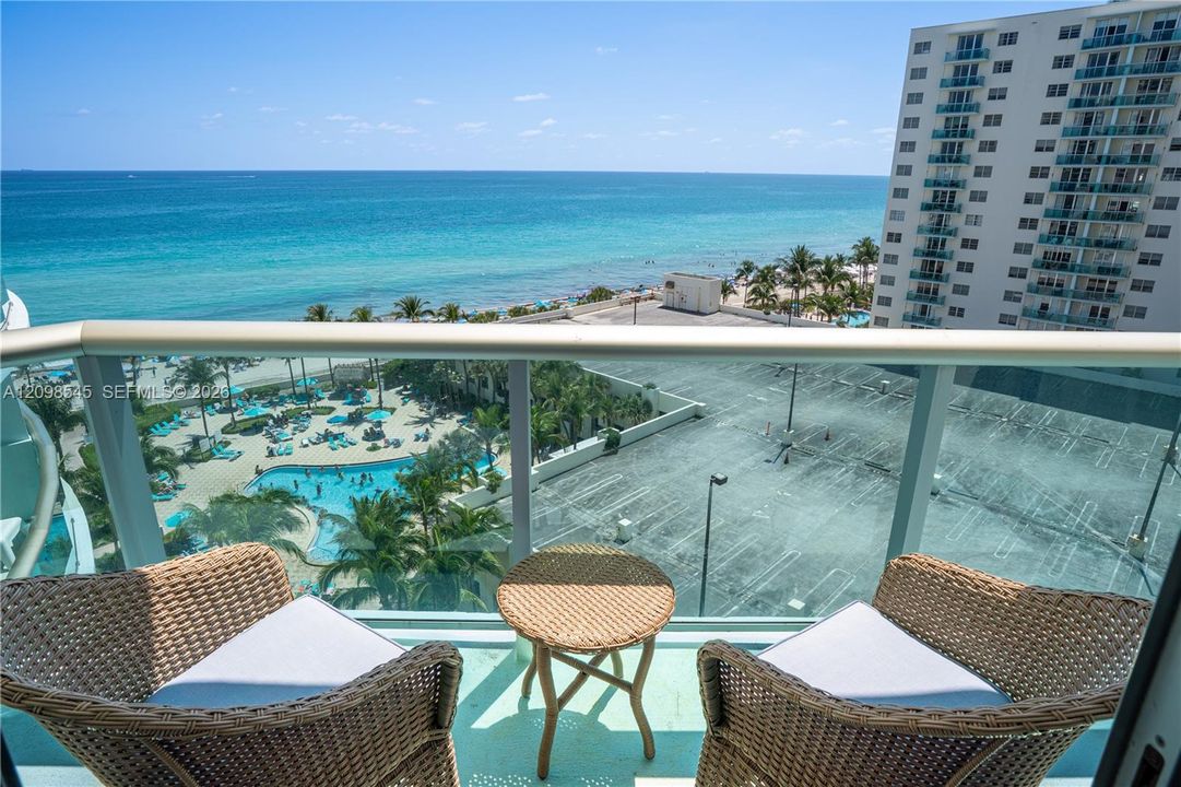 For Sale: $530,000 (1 beds, 1 baths, 1070 Square Feet)