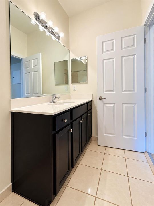 Upstairs Second Full Bathroom