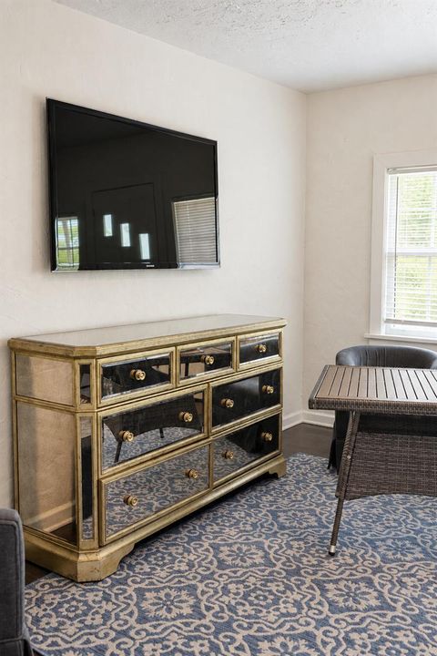 235GreenwoodDrive-SittingArea-DSC07694