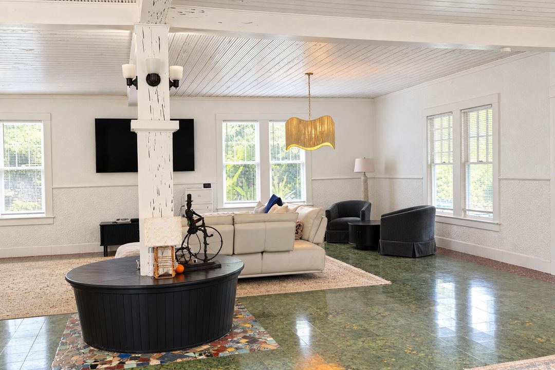 235GreenwoodDrive-LivingRoom03-DSC07687