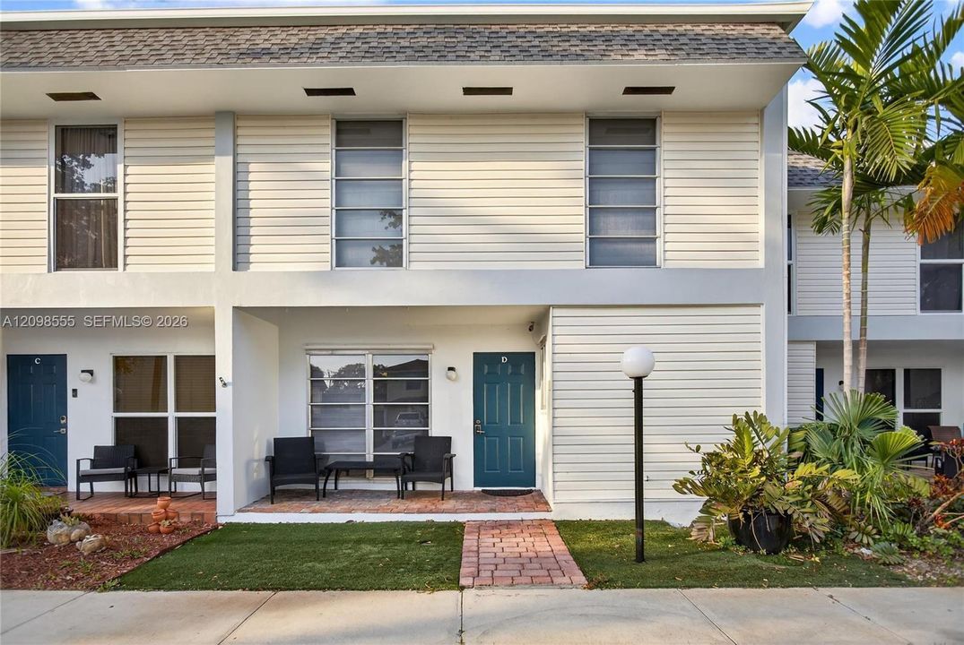 For Sale: $349,000 (4 beds, 2 baths, 1670 Square Feet)