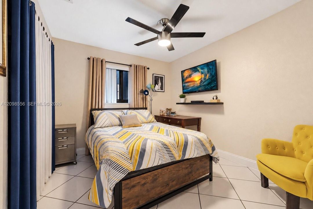 En Venta: $695,000 (3 camas, 3 baños, 1840 Pies cuadrados)