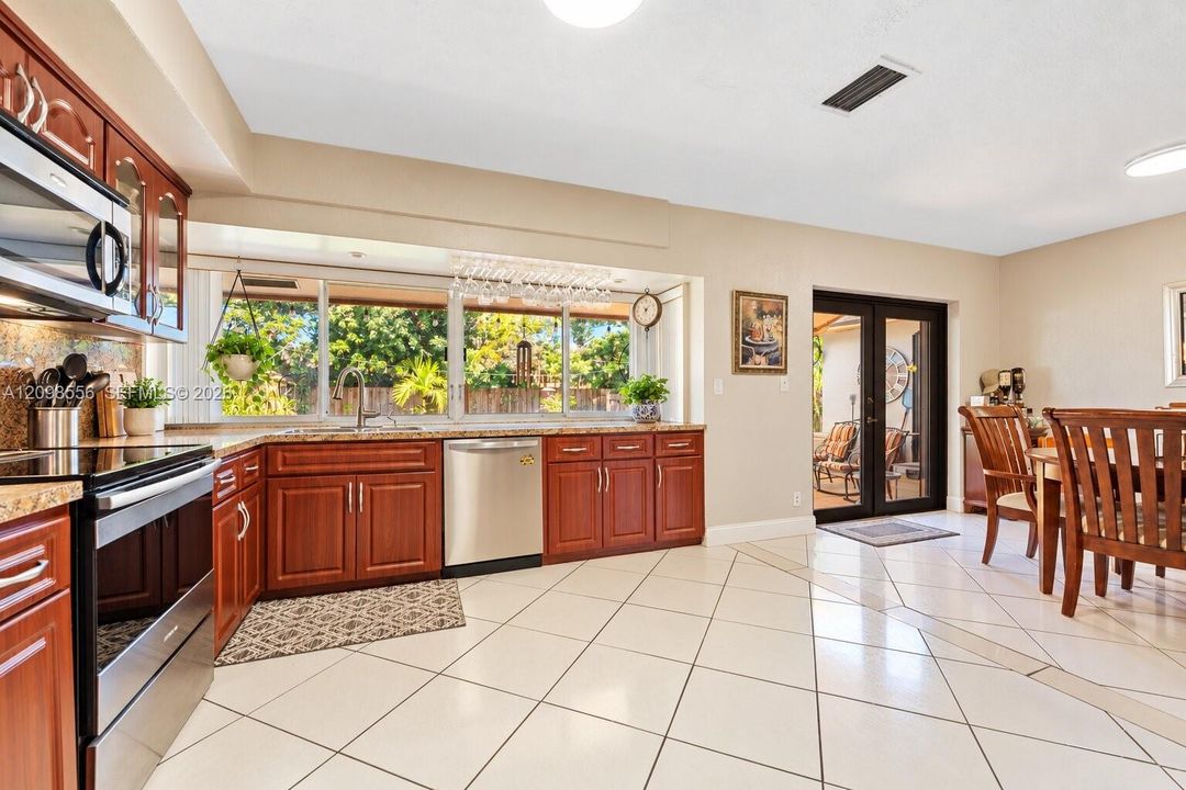 En Venta: $695,000 (3 camas, 3 baños, 1840 Pies cuadrados)