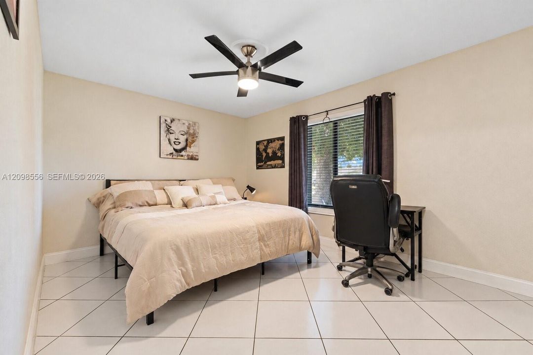 En Venta: $695,000 (3 camas, 3 baños, 1840 Pies cuadrados)