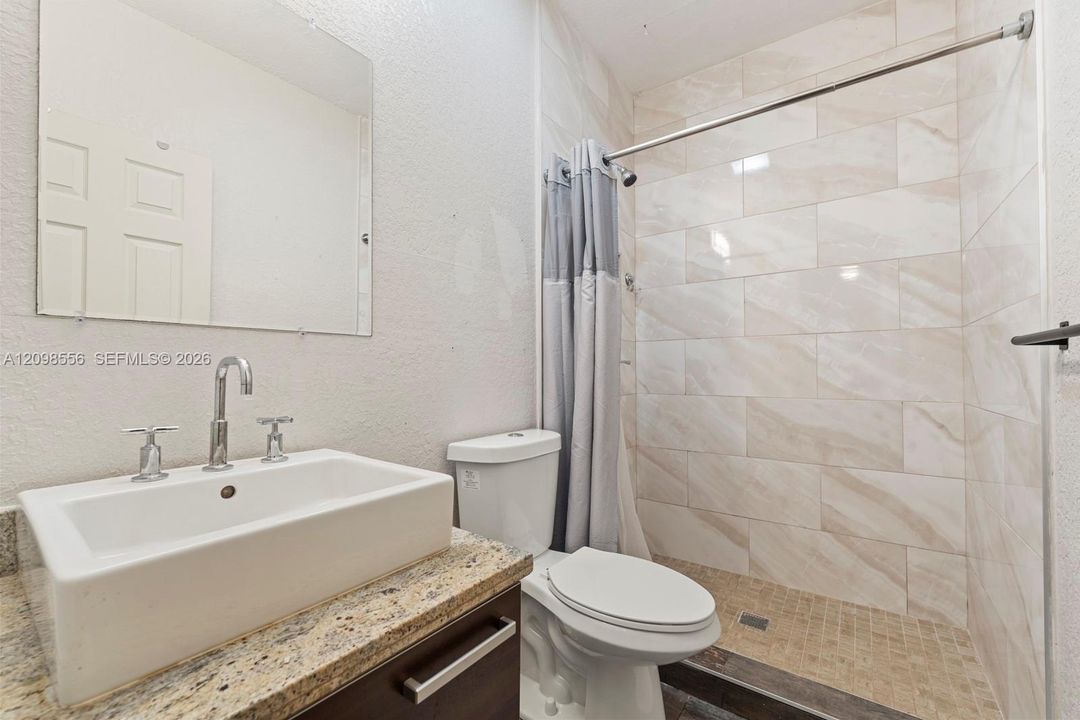 En Venta: $695,000 (3 camas, 3 baños, 1840 Pies cuadrados)