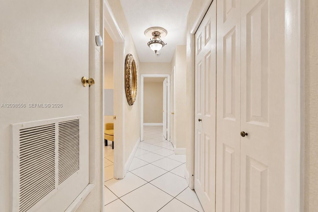 En Venta: $695,000 (3 camas, 3 baños, 1840 Pies cuadrados)