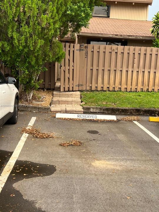 For Rent: $2,000 (1 beds, 1 baths, 597 Square Feet)