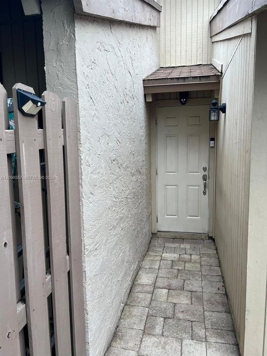 For Rent: $2,000 (1 beds, 1 baths, 597 Square Feet)