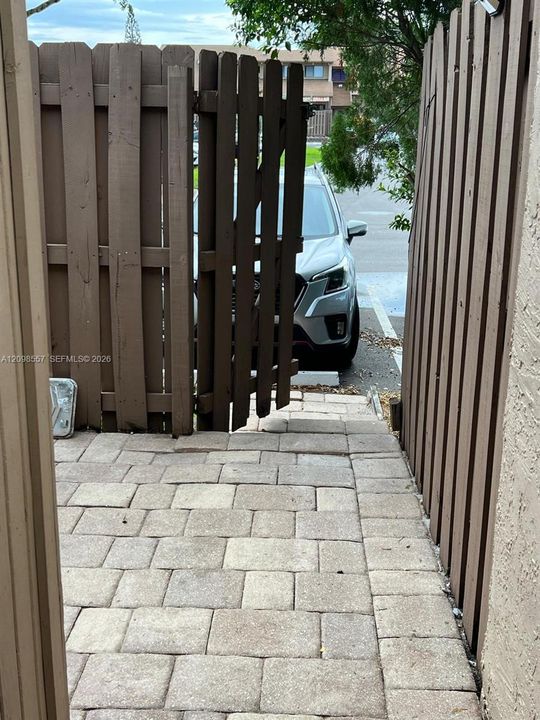 For Rent: $2,000 (1 beds, 1 baths, 597 Square Feet)