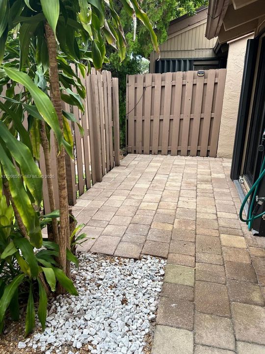 For Rent: $2,000 (1 beds, 1 baths, 597 Square Feet)