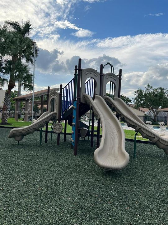 For Rent: $2,000 (1 beds, 1 baths, 597 Square Feet)