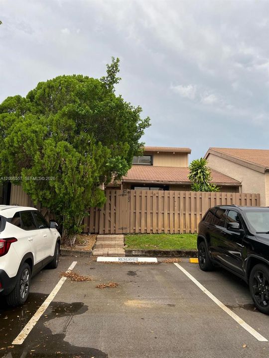 For Rent: $2,000 (1 beds, 1 baths, 597 Square Feet)