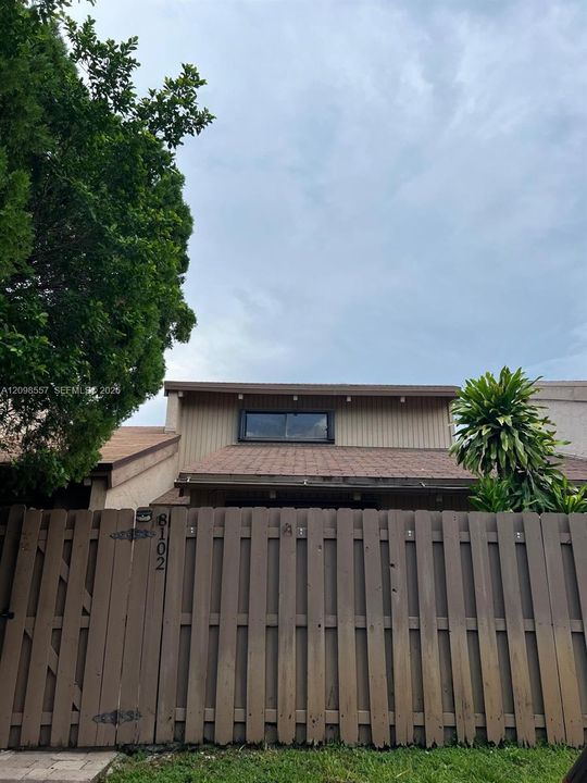 For Rent: $2,000 (1 beds, 1 baths, 597 Square Feet)