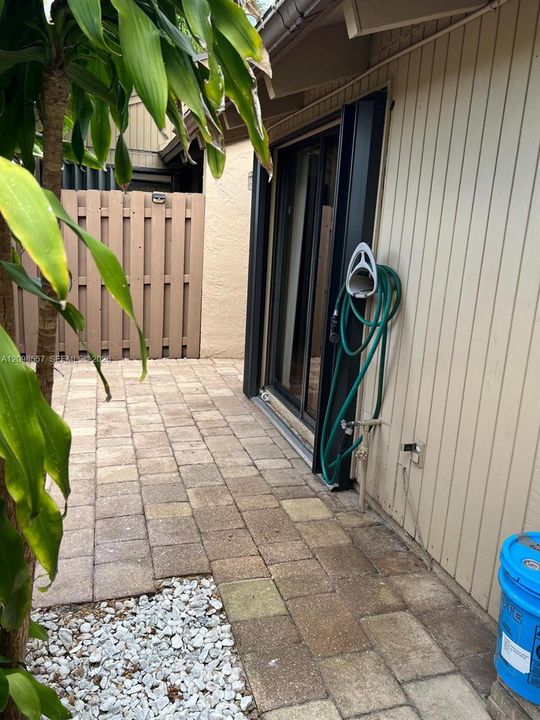 For Rent: $2,000 (1 beds, 1 baths, 597 Square Feet)