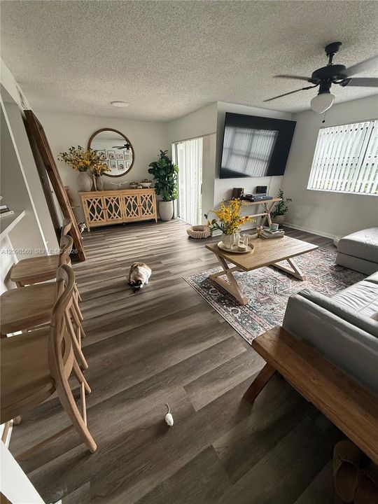 В аренду: $1,900 (1 спален, 1 ванн, 841 Квадратных фут)