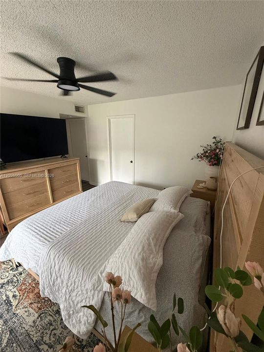 В аренду: $1,900 (1 спален, 1 ванн, 841 Квадратных фут)