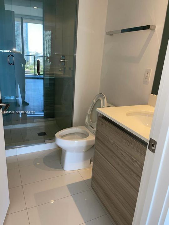For Rent: $3,950 (1 beds, 1 baths, 713 Square Feet)