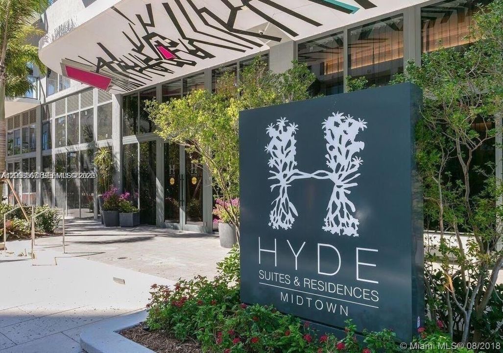 For Rent: $3,950 (1 beds, 1 baths, 713 Square Feet)