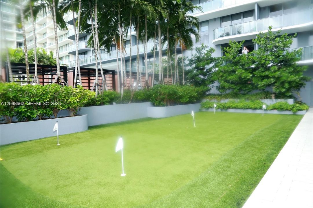 For Rent: $3,950 (1 beds, 1 baths, 713 Square Feet)