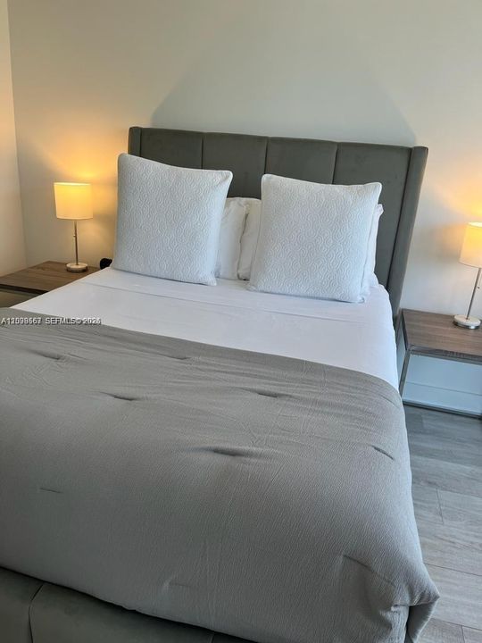 For Rent: $3,950 (1 beds, 1 baths, 713 Square Feet)