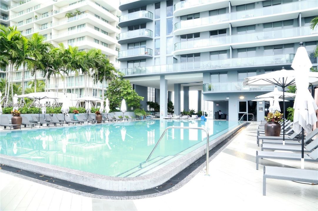 For Rent: $3,950 (1 beds, 1 baths, 713 Square Feet)
