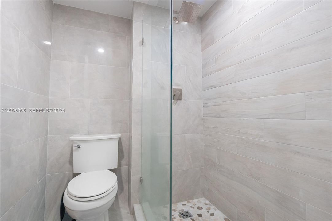 На продажу: $330,000 (2 спален, 2 ванн, 1220 Квадратных фут)