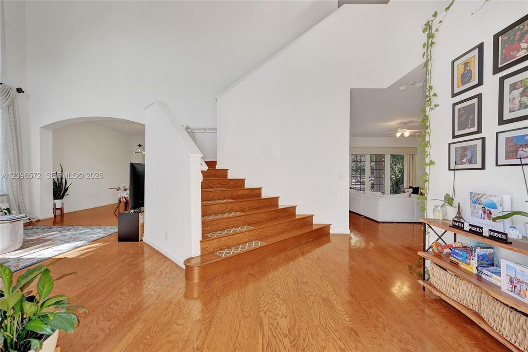 На продажу: $1,399,900 (5 спален, 4 ванн, 3465 Квадратных фут)