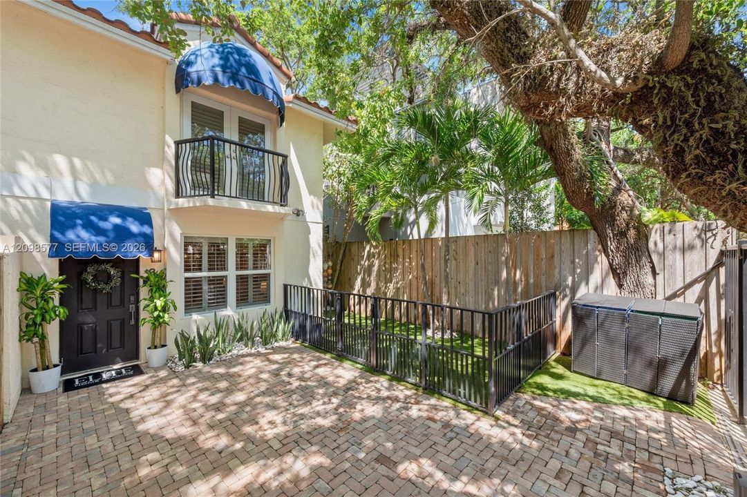 For Rent: $8,200 (3 beds, 2 baths, 1730 Square Feet)