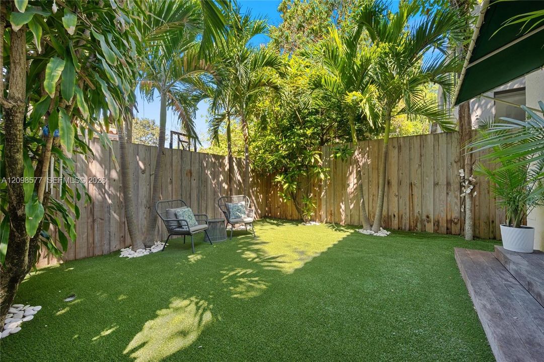 For Rent: $8,200 (3 beds, 2 baths, 1730 Square Feet)