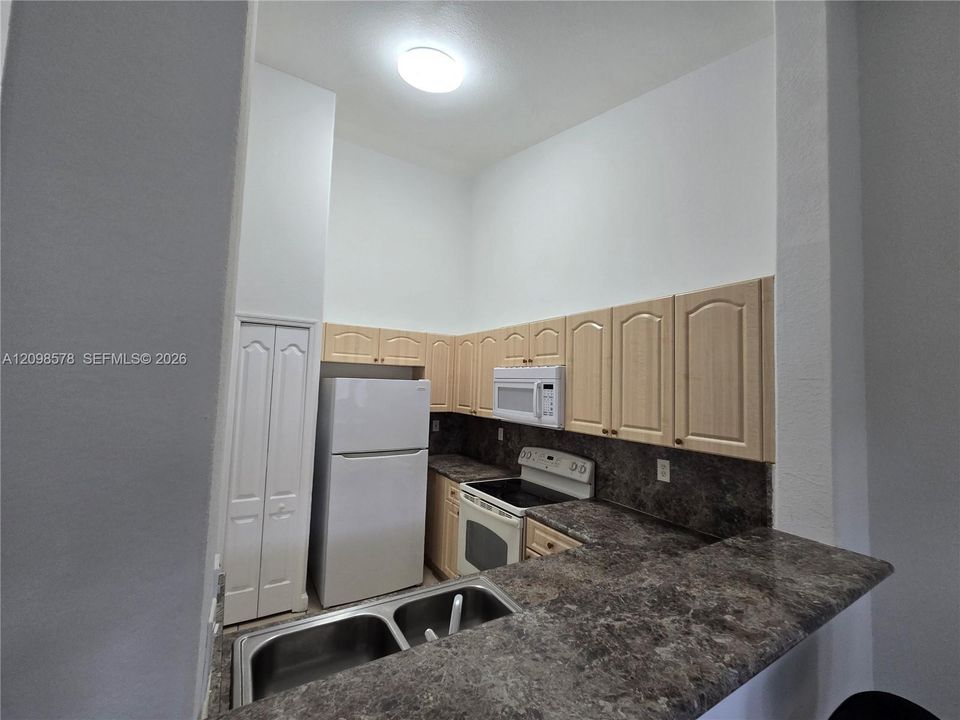 En Renta: $1,700 (2 camas, 2 baños, 930 Pies cuadrados)