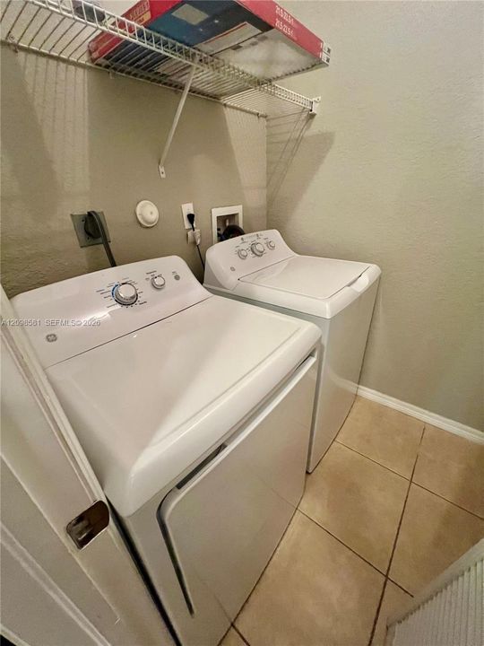 For Rent: $2,700 (3 beds, 2 baths, 1907 Square Feet)