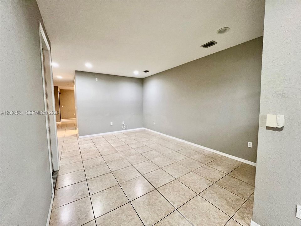 For Rent: $2,700 (3 beds, 2 baths, 1907 Square Feet)