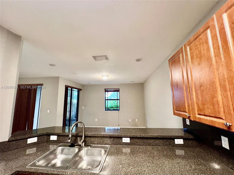 For Rent: $2,700 (3 beds, 2 baths, 1907 Square Feet)
