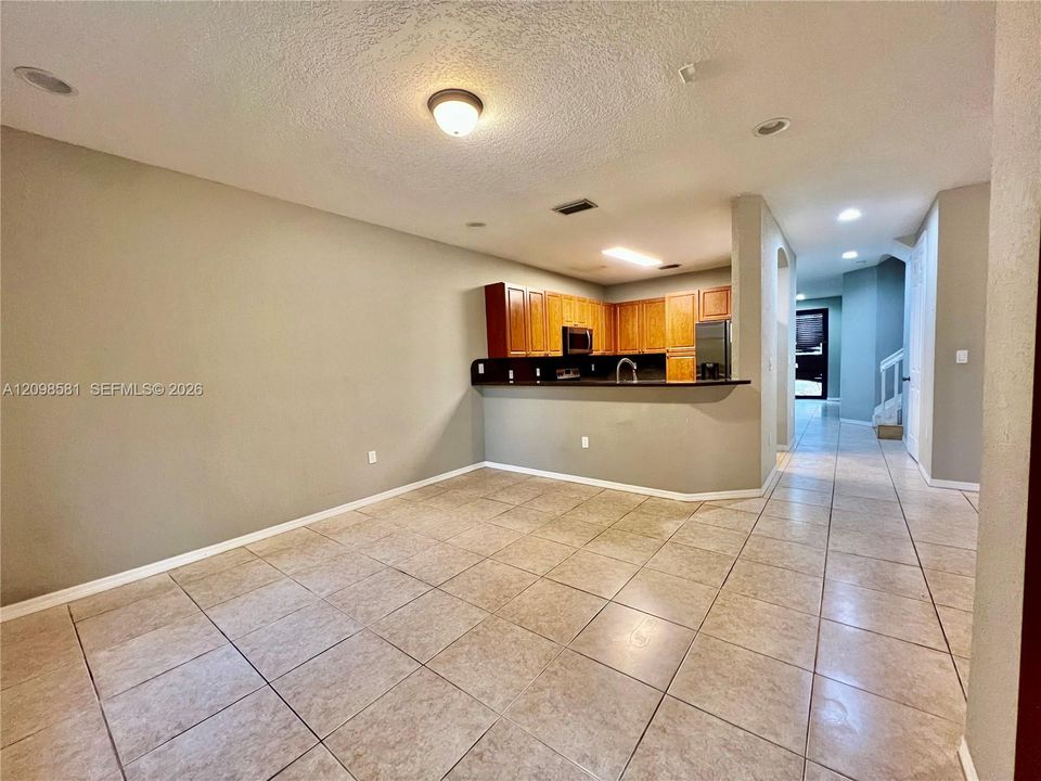 For Rent: $2,700 (3 beds, 2 baths, 1907 Square Feet)