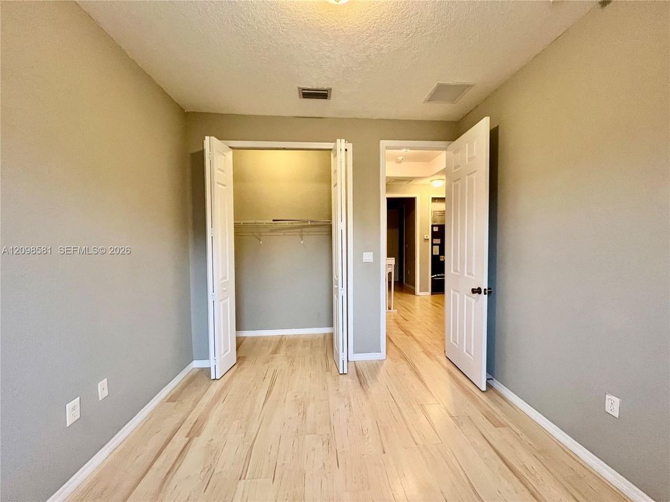For Rent: $2,700 (3 beds, 2 baths, 1907 Square Feet)