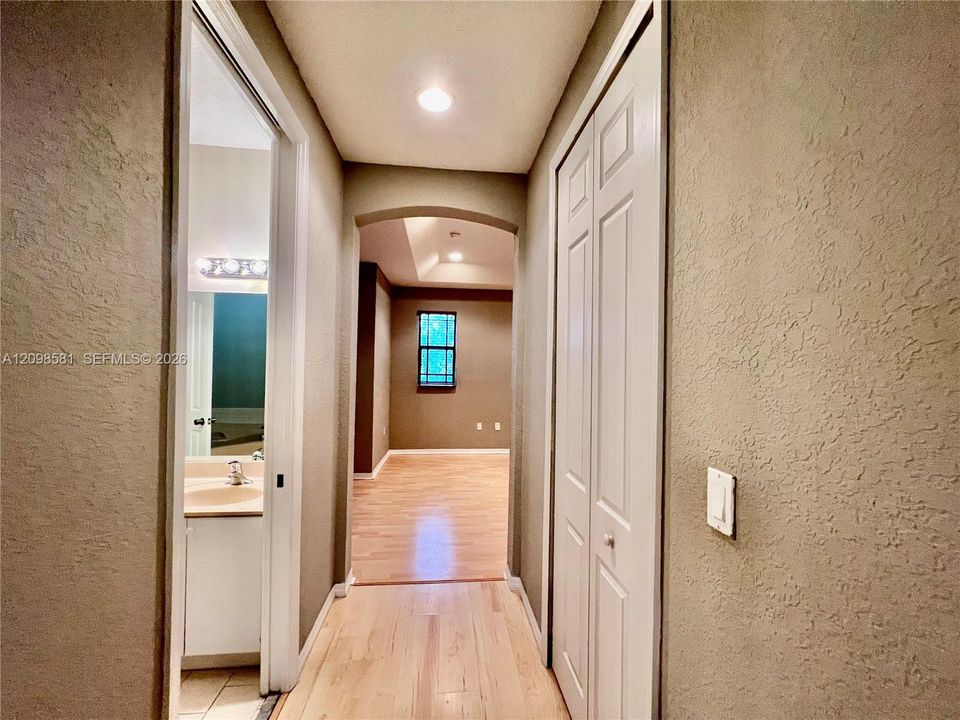 For Rent: $2,700 (3 beds, 2 baths, 1907 Square Feet)