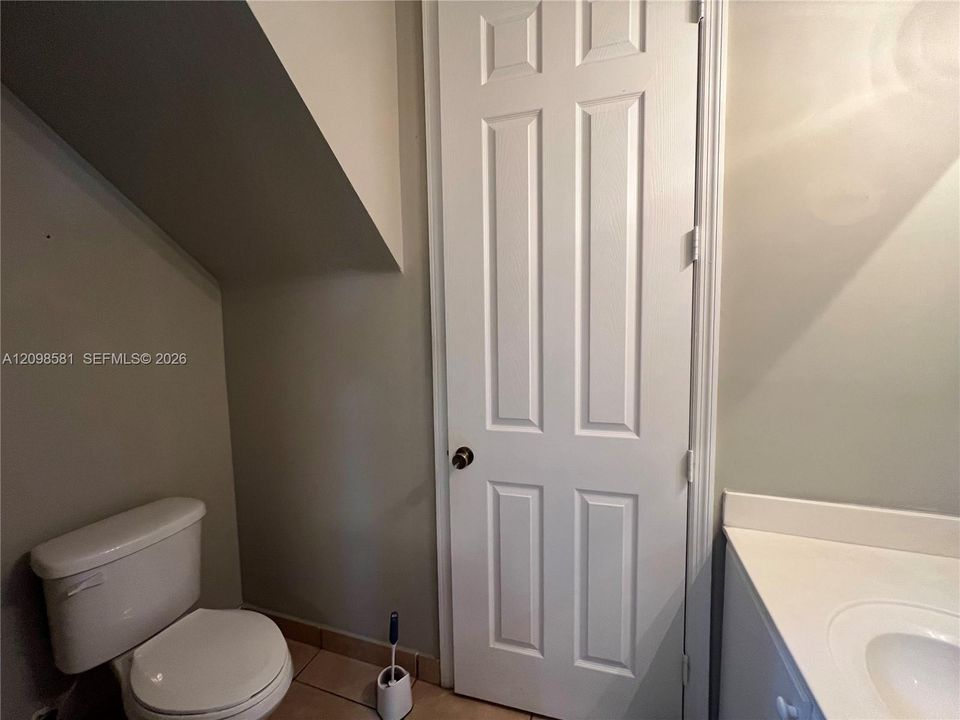 For Rent: $2,700 (3 beds, 2 baths, 1907 Square Feet)