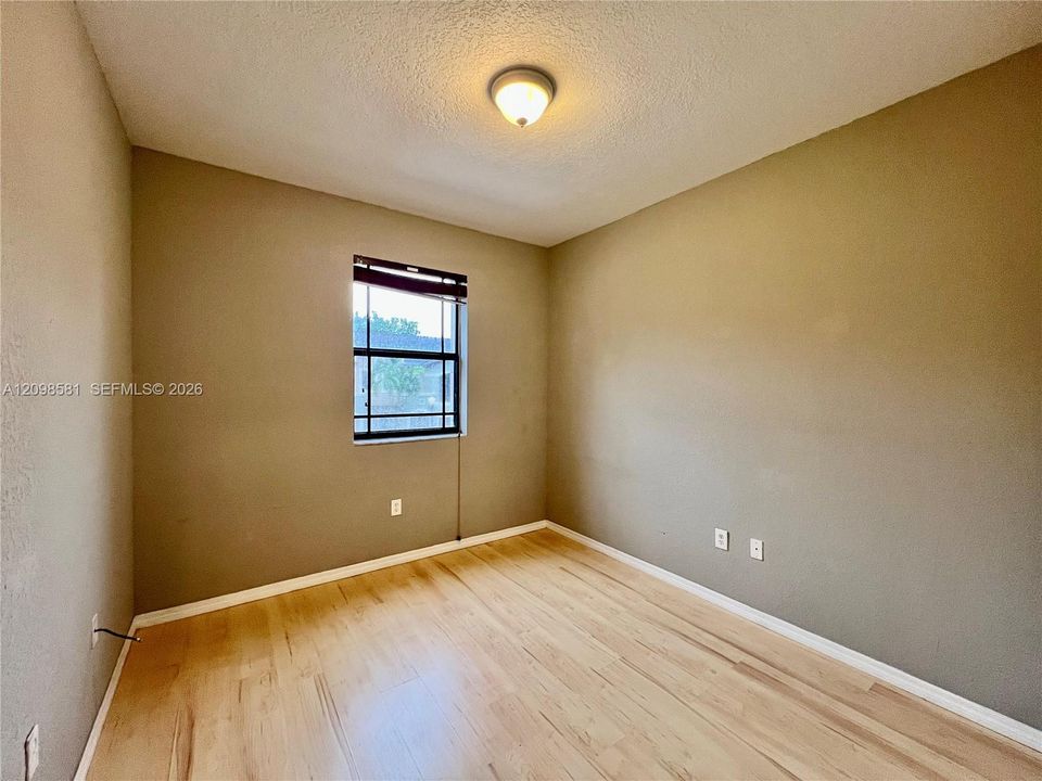 For Rent: $2,700 (3 beds, 2 baths, 1907 Square Feet)
