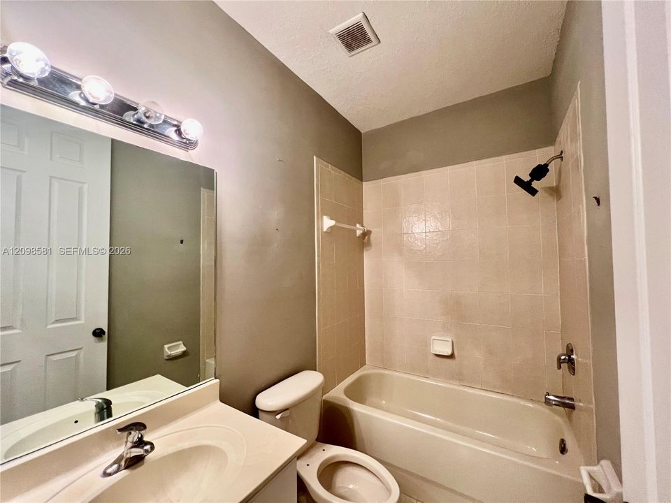 For Rent: $2,700 (3 beds, 2 baths, 1907 Square Feet)