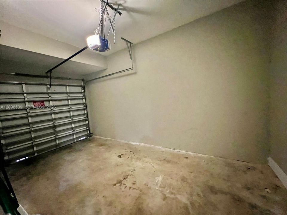 For Rent: $2,700 (3 beds, 2 baths, 1907 Square Feet)