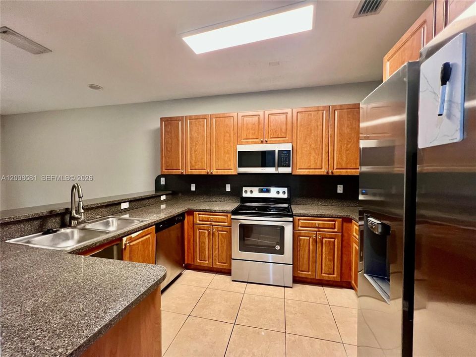 For Rent: $2,700 (3 beds, 2 baths, 1907 Square Feet)