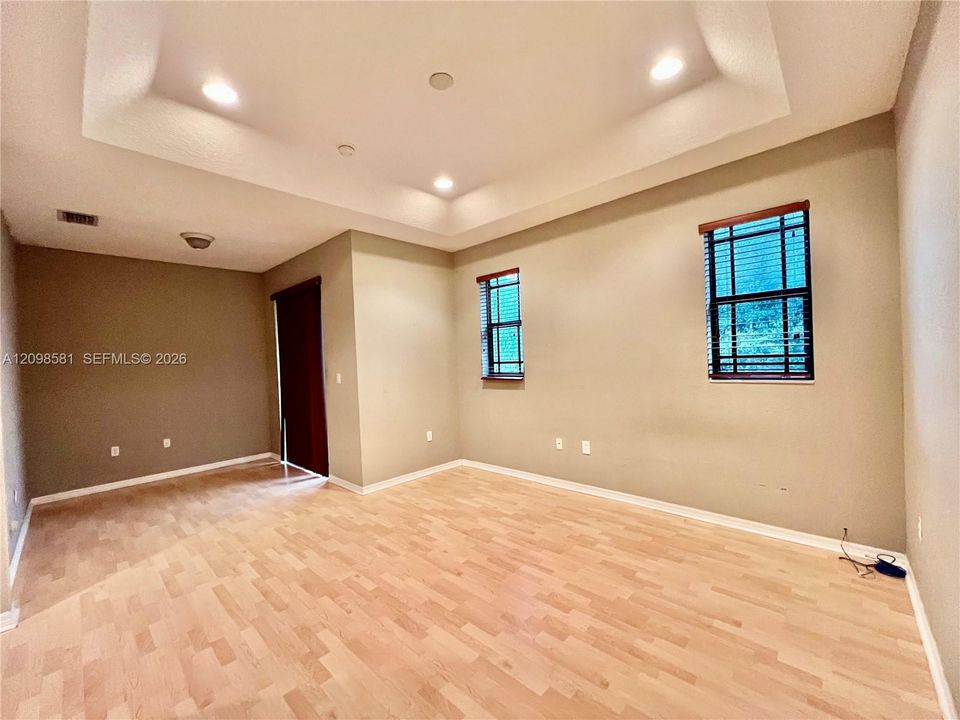For Rent: $2,700 (3 beds, 2 baths, 1907 Square Feet)