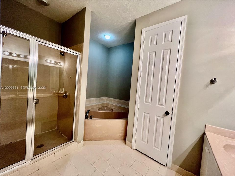 For Rent: $2,700 (3 beds, 2 baths, 1907 Square Feet)